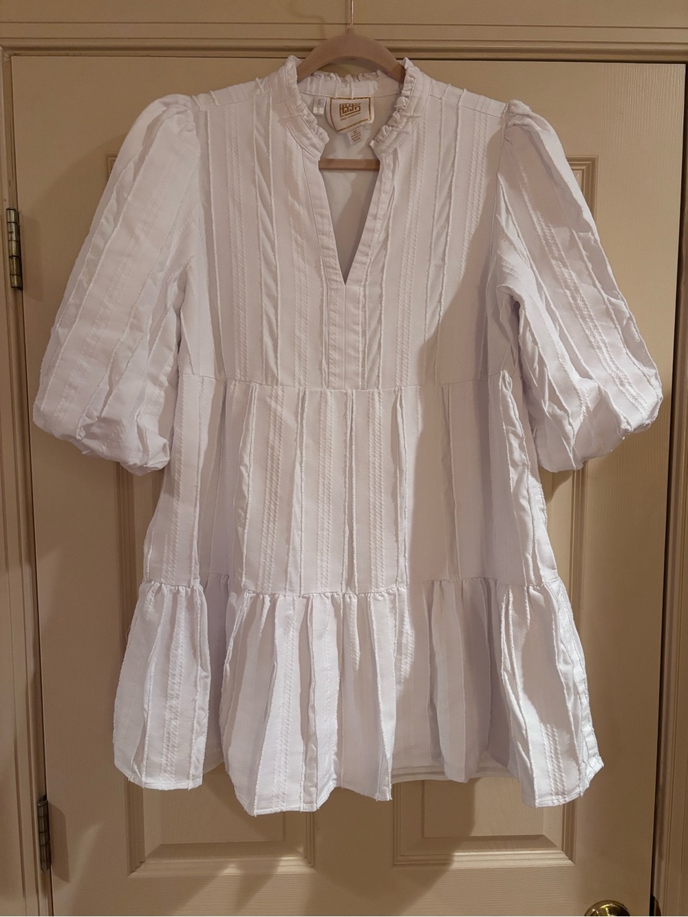 Emily McCarthy Women's White Ruffled VNeck Puff Sleeve Dress Lined with Pockets!